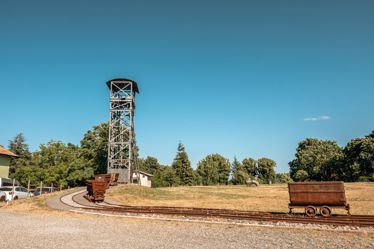 From the multimedia museum to the mine train