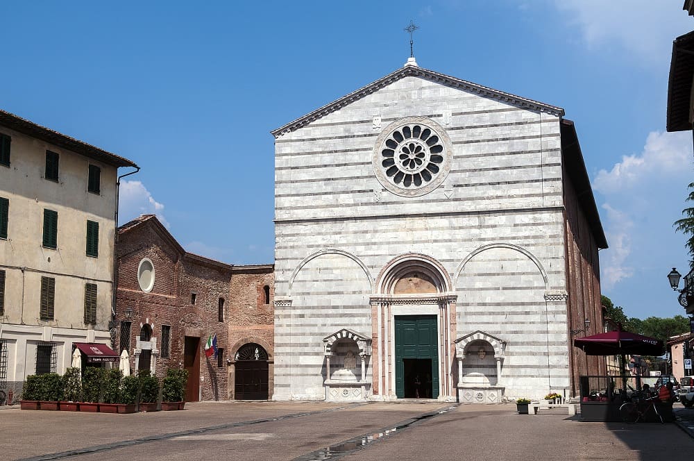 Francis. Eight Hundred Years Later: Thought, History, Poetry and Music